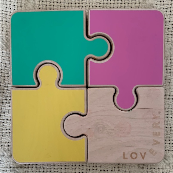 Lovevery Chunky Wooden Jigsaw Puzzle (Companion Play Lit - Months 22, 23, 24) - Picture 2 of 5